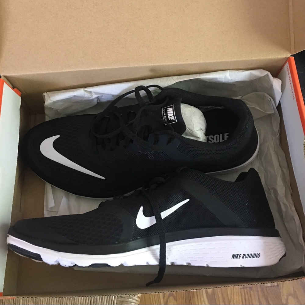 NIKE RUNNING SHOES
